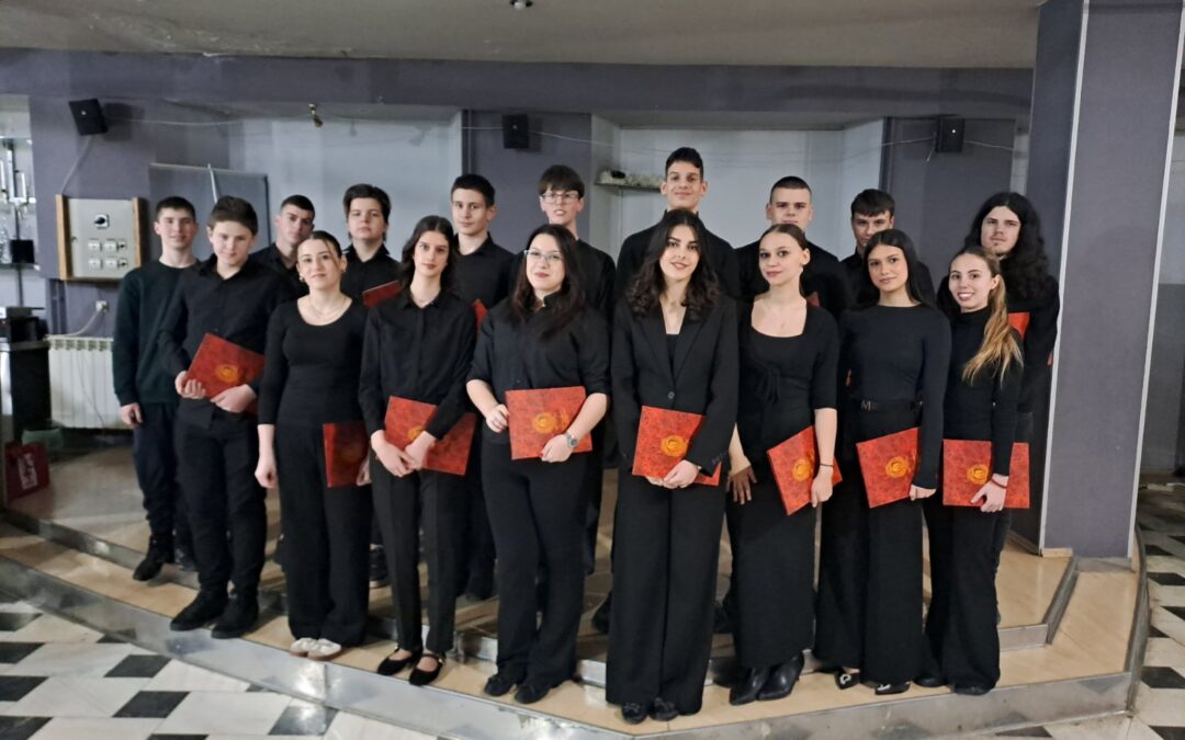 Наступ хора Музичке школе „Стеван Мокрањац” Краљево на Свечаној академији поводом обележавања 150 година Црвеног крста