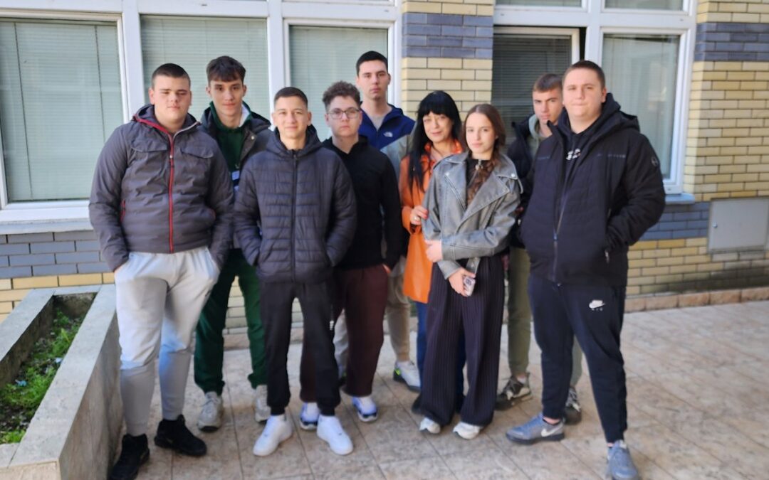 Одржан хуманитарни базар у Медицинској школи у Краљеву