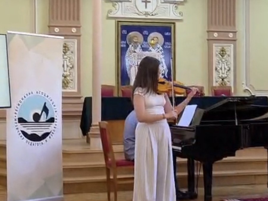 Нађа Драгојловић освојила I награду на Интернационалним сусретима гудачких инструмената у Сремским Карловцима