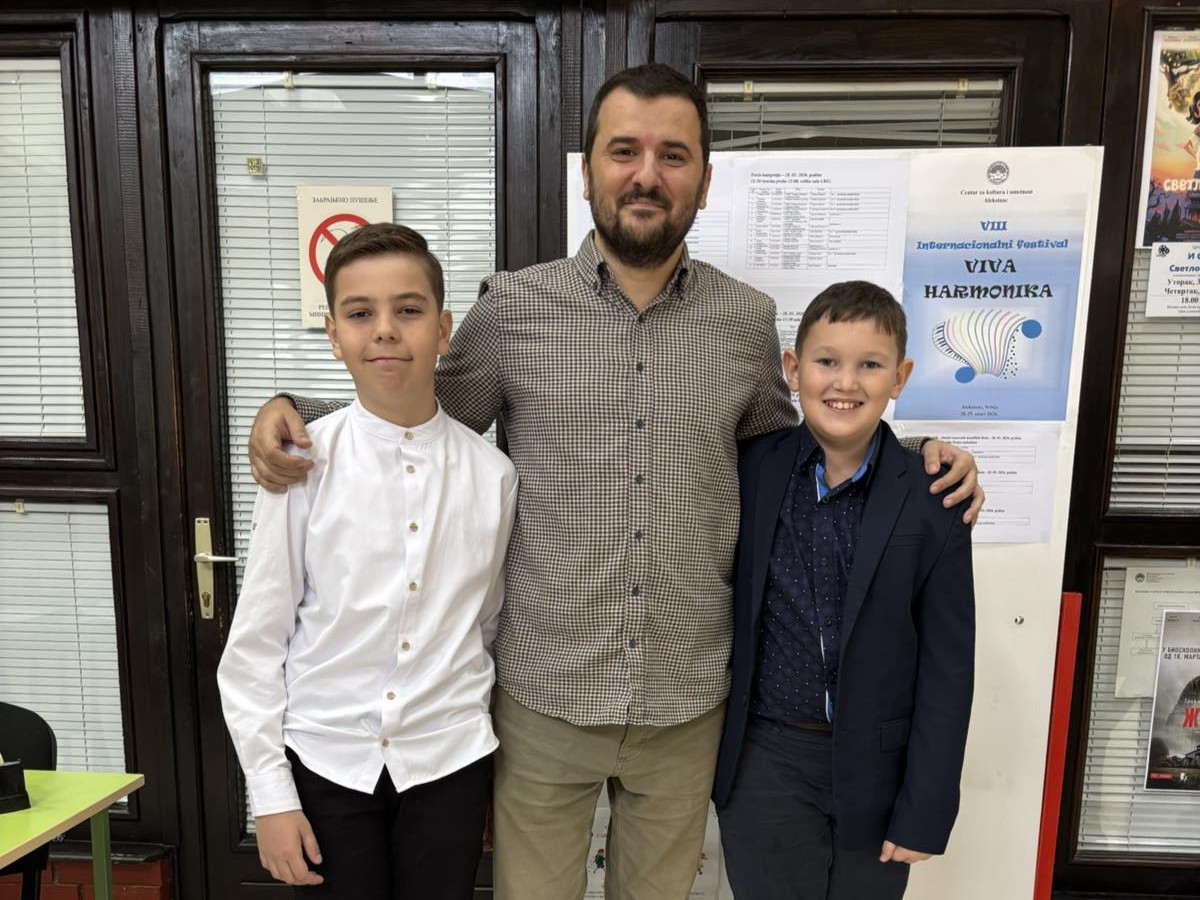 Марко Петровић и Урош Павловић освојили прву награду на Интернационалном музичком фестивалу „Вива хармоника”